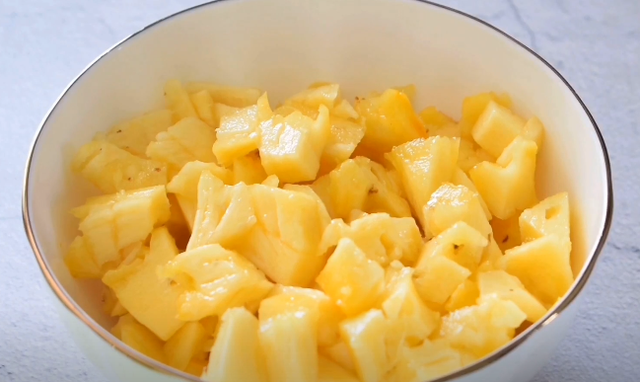 女孩让男孩吃菠萝是什么意思,女孩子让男孩子吃菠萝-第2张图片